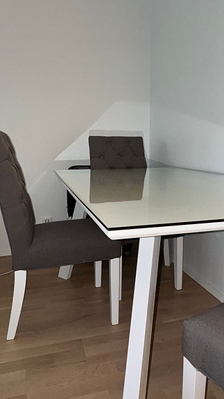 4 hengen ruokailuryhmä