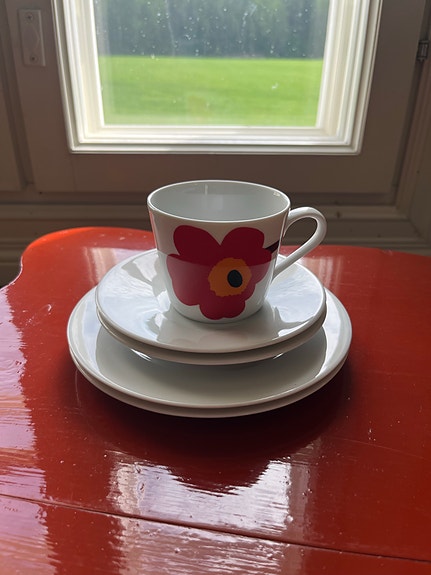 Marimekko Unikko kahvikuppi ja lautaset