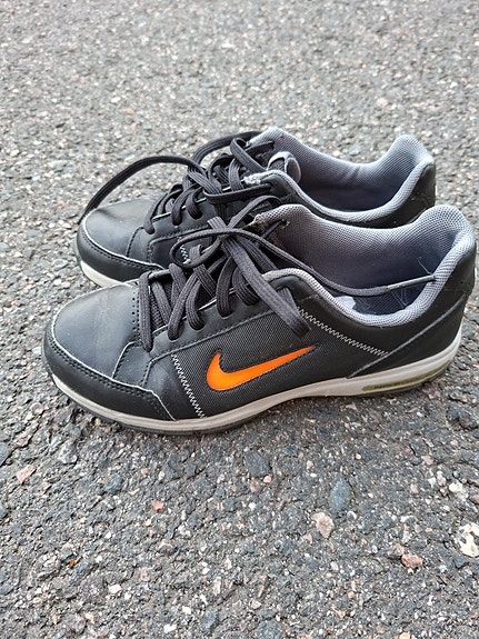 Nike Golf -kengät koko 33,5 musta oranssi