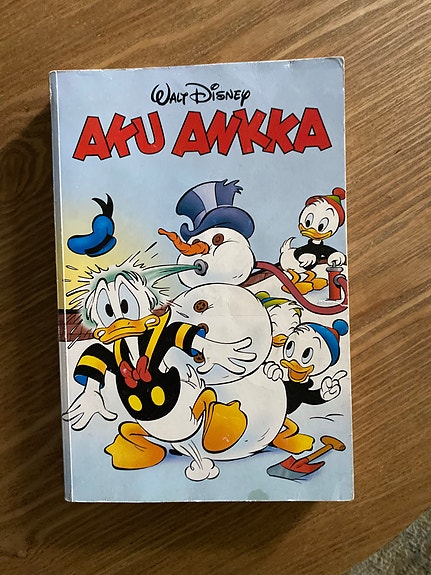 Aku Ankka Walt Disney kirja