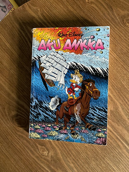 Walt Disney Aku Ankka sarjakuva-albumi