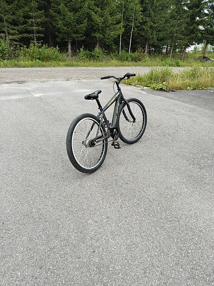 Lasten Jupiter pyörä 24"