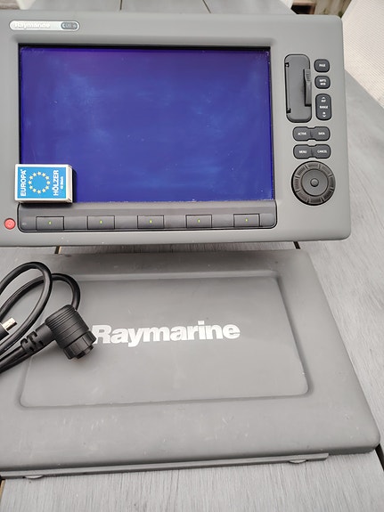 Raymarine C120Wide karttaplotteri