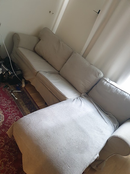 Harmaa kulma sohva