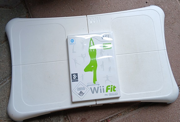 Nintendo Wii Fit tasapainolauta ja peli