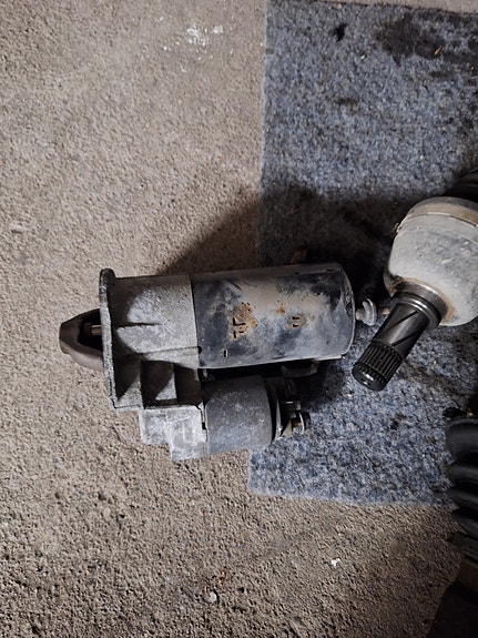 Volvo S60 -02vm 2.4 bensan starttimoottori