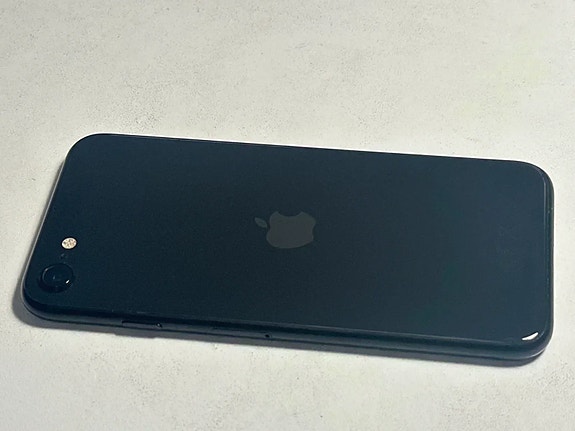 ALE iPhone SE 2 64GB black - TAKUU 12 kk