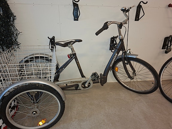 Sarda Cargo aikuisten kolmipyörä korilla
