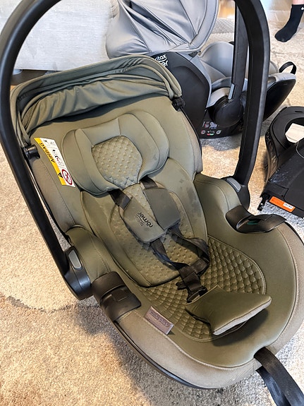 Britax Baby-Safe Pro Lux -turvakaukalo + Variobase 5Z -telakka