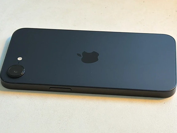 ALE IPhone 16e 128GB black / TAKUU 12kk