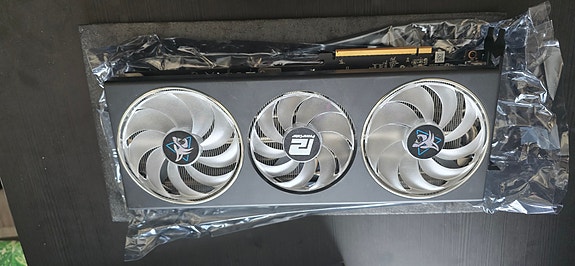 PowerColor Hellhound AMD Radeon RX 7800 XT näytönohjain