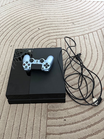 Sony PlayStation 4 pelikonsoli