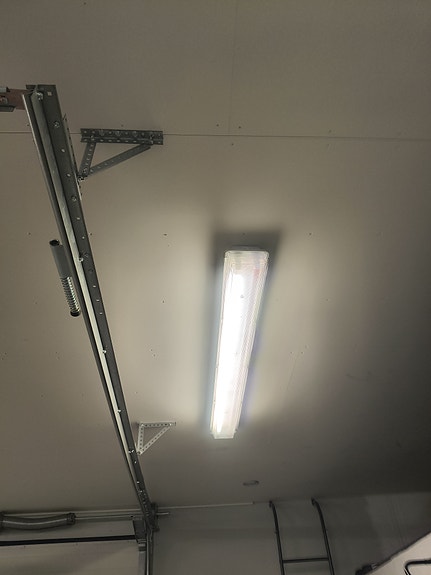 Loisteputkivalaisin / led-loisteputkivalaisin
