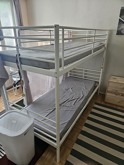 IKEA kerrossänky metallirunko valkoinen
