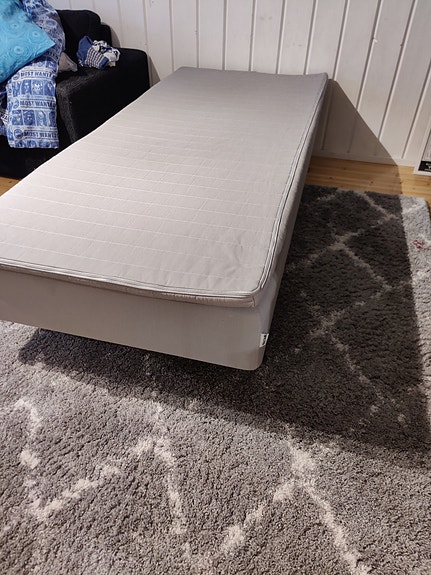 IKEA sänky ja patja 80x200 harmaa