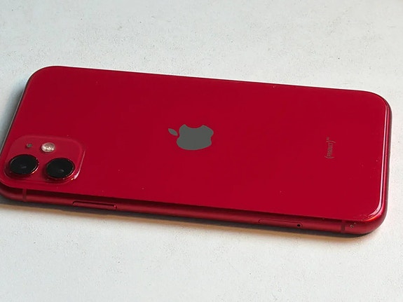 ALE IPhone 11 128GB red / TAKUU 12kk