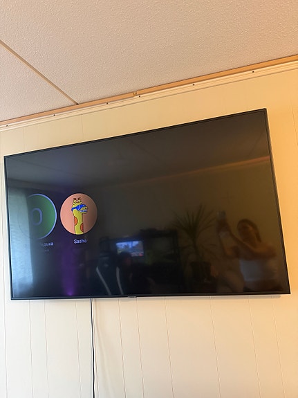 Samsung 65” 4K Smart TV (UE65RU6025K) – taustavalo rikki
