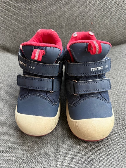 Reima Gore-Tex lasten kengät koko 23 sininen punaisilla yksityiskohdilla