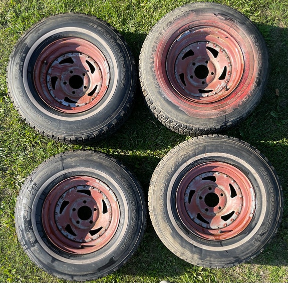 Chevrolet lava-auton renkaat vanteineen