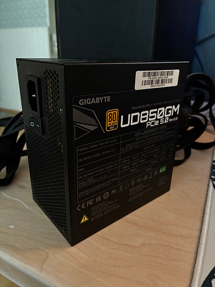 Gigabyte UD850GM 850W ATX virtalähde