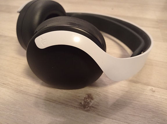 Sony Pulse 3D over-ear langattomat kuulokkeet musta/valkoinen (KUIN UUDET)