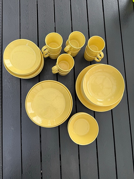 Iittala Teema keltainen astiasto lautaset kulhot mukit