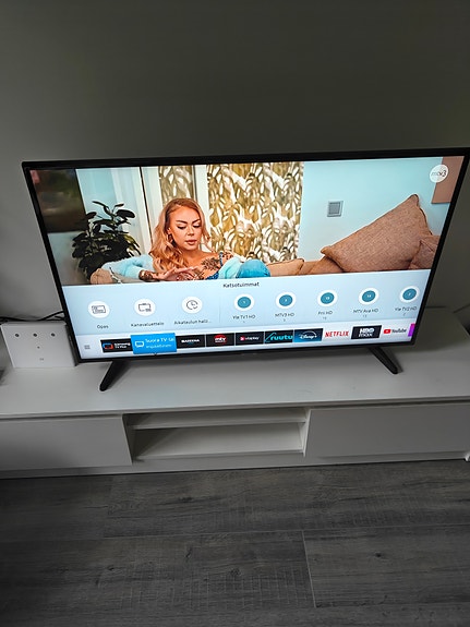 Samsungin  smart televisio 43" musta
