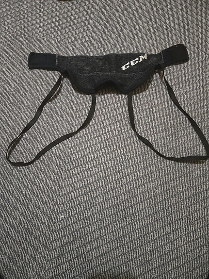CCM junior kaulasuoja 30–36 cm musta