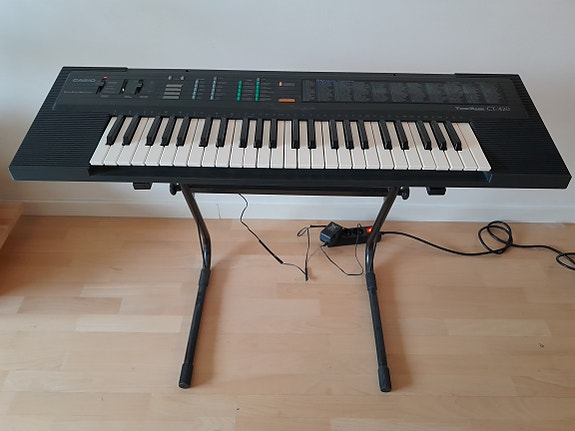 Casio CT-420 kosketinsoitin