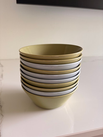 Iittala Teema -sarjan kulhoja vihreä ja harmaa