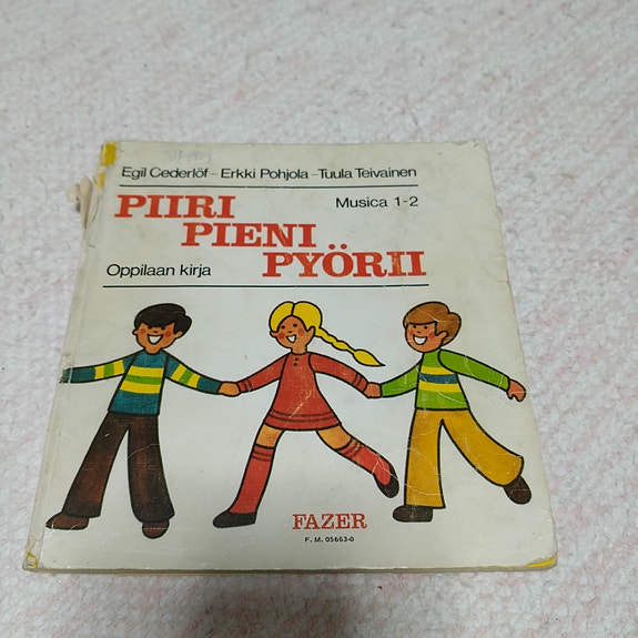 Piiri pieni pyörii - oppilaan laulukirja musiikki 1–2