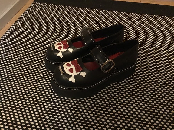 Demonia emily 221 platform