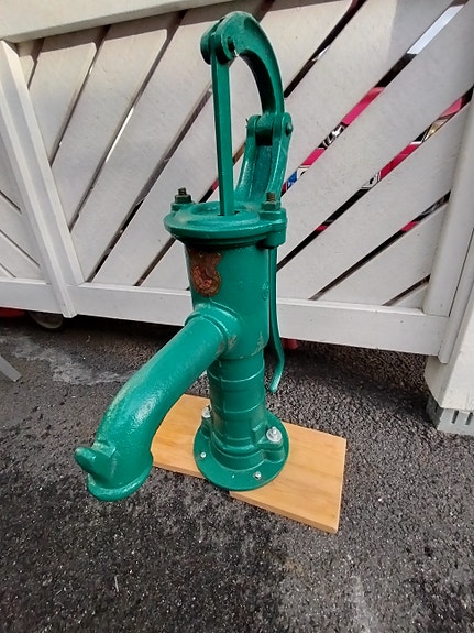Vanha kaivonpumppu, pumppu