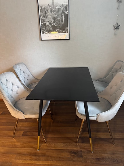 Venture Home ruokailuryhmä pöytä ja 4 tuolia musta / vaalea
