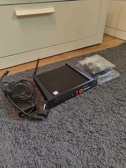 Lenovo ThinkCentre m720q mini pc, 2x10g sfp+ verkkokortilla.