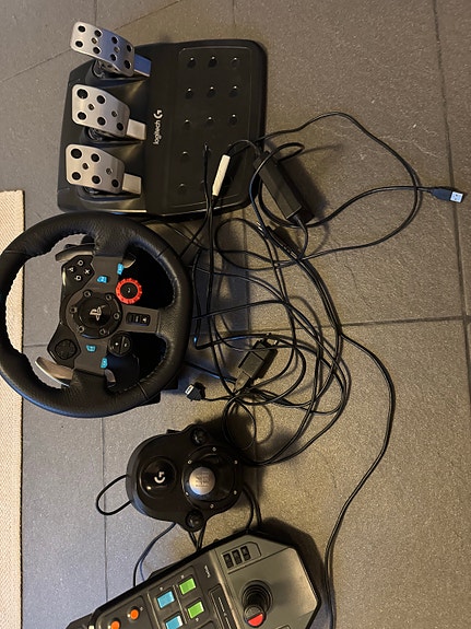 Logitech G29 ratti, polkimet, vaihdekeppi ja logitech side panel control PS4/PC