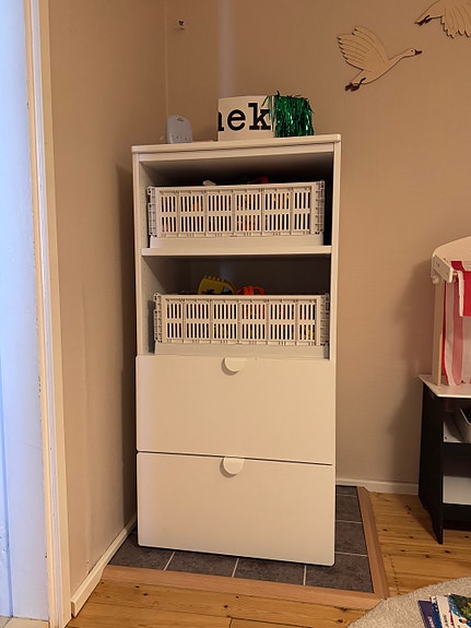 IKEA lastenhylly / lipasto valkoinen