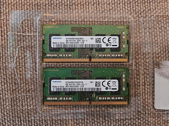 2x4GB Samsung DDR4 SO-DIMM