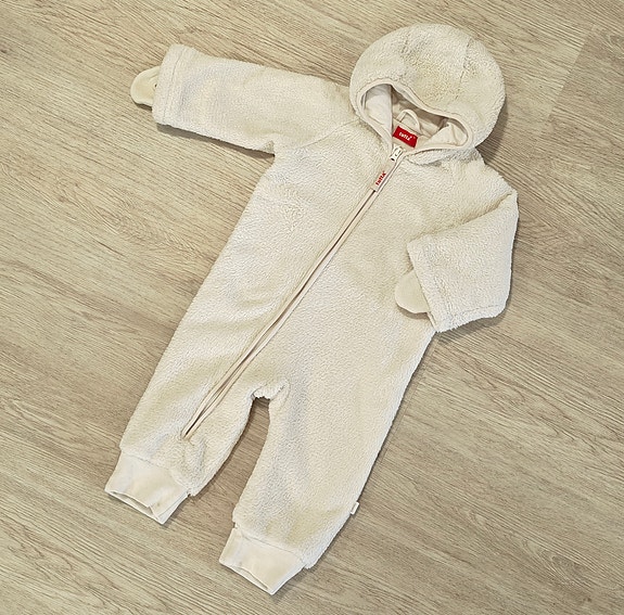 Tutta vauvan kerman värinen teddyhaalari (Teddyfleece)