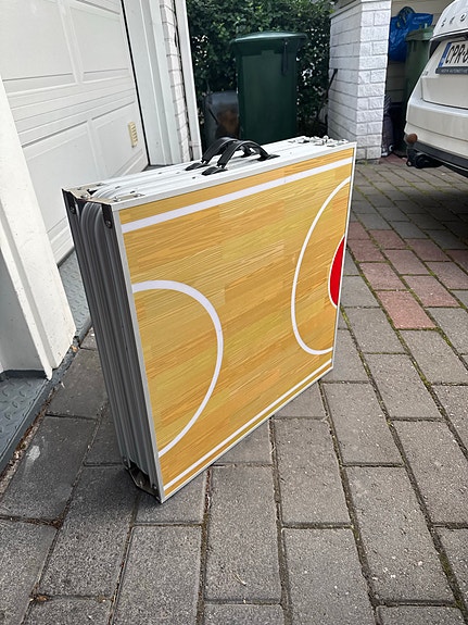 Taitettava beerpong pöytä