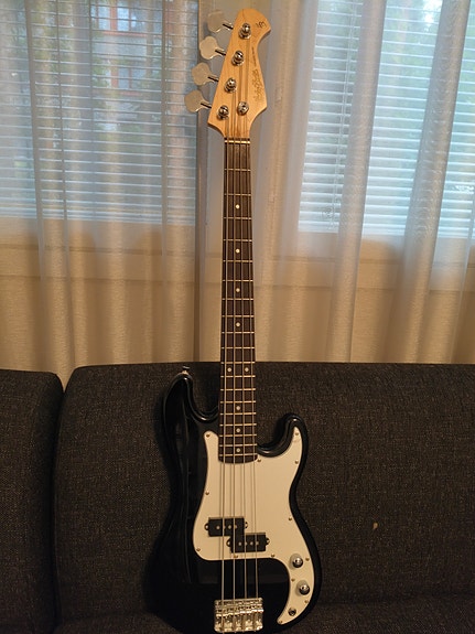 Harley Benton sähköbass
