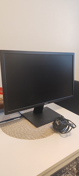 Samsung 24" FullHD työ/pelinäyttö