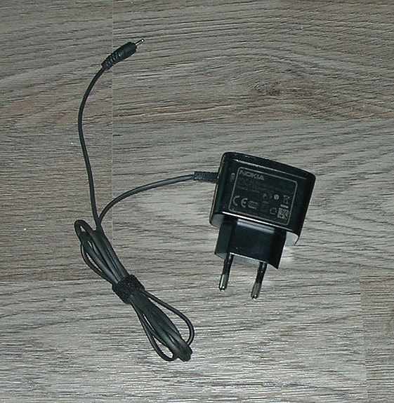 Nokia laturi ( AC-3E )
