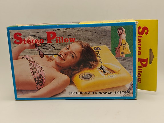 Vintage avaamaton Stereo pillow