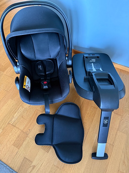 Britax Römer BABY-SAFE CORE + Isofix-telakka