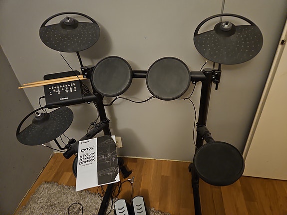 Yamaha DTX400K sähkörummut