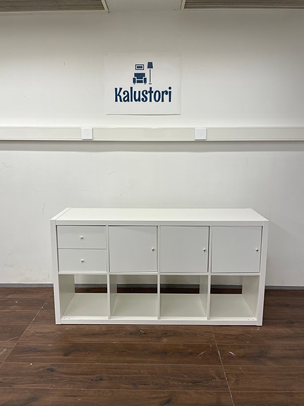 IKEA KALLAX Hylly ja 4 sisustetta, valkoinen