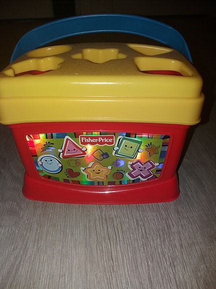Palikkalaatikko lajittelulelu