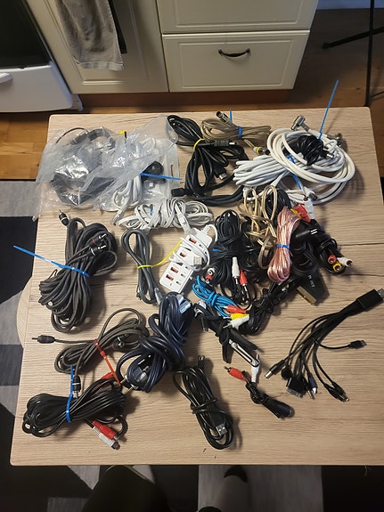kaapelit