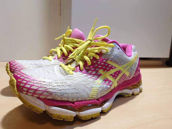 Asics Gel Nimbus juoksukengät koko 42 valko-pinkki